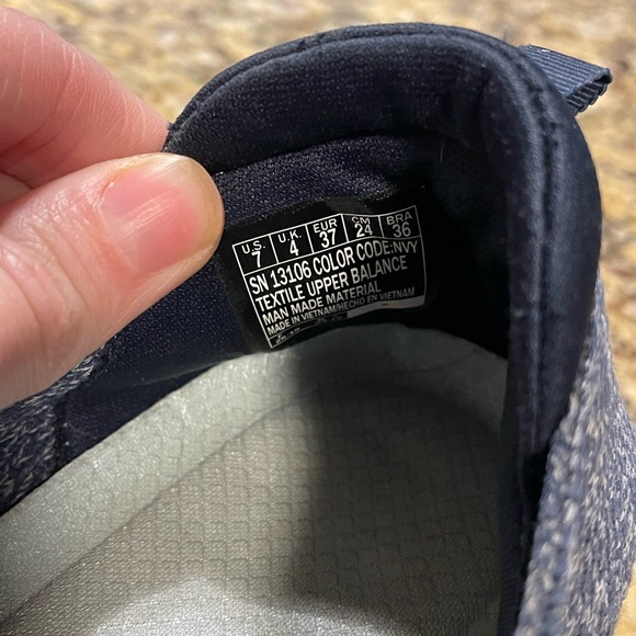 Blue slip on sketchers size 7 women - Picture 2 of 5